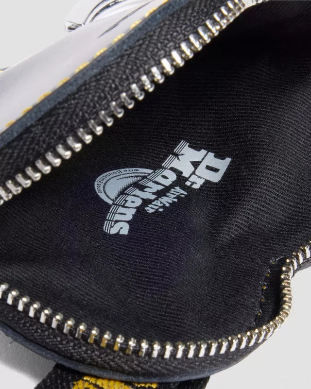 Dr. Martens Micro Borsa a mano Heart Black Kiev 11x10 cm Pelle Nero con Portachiavi