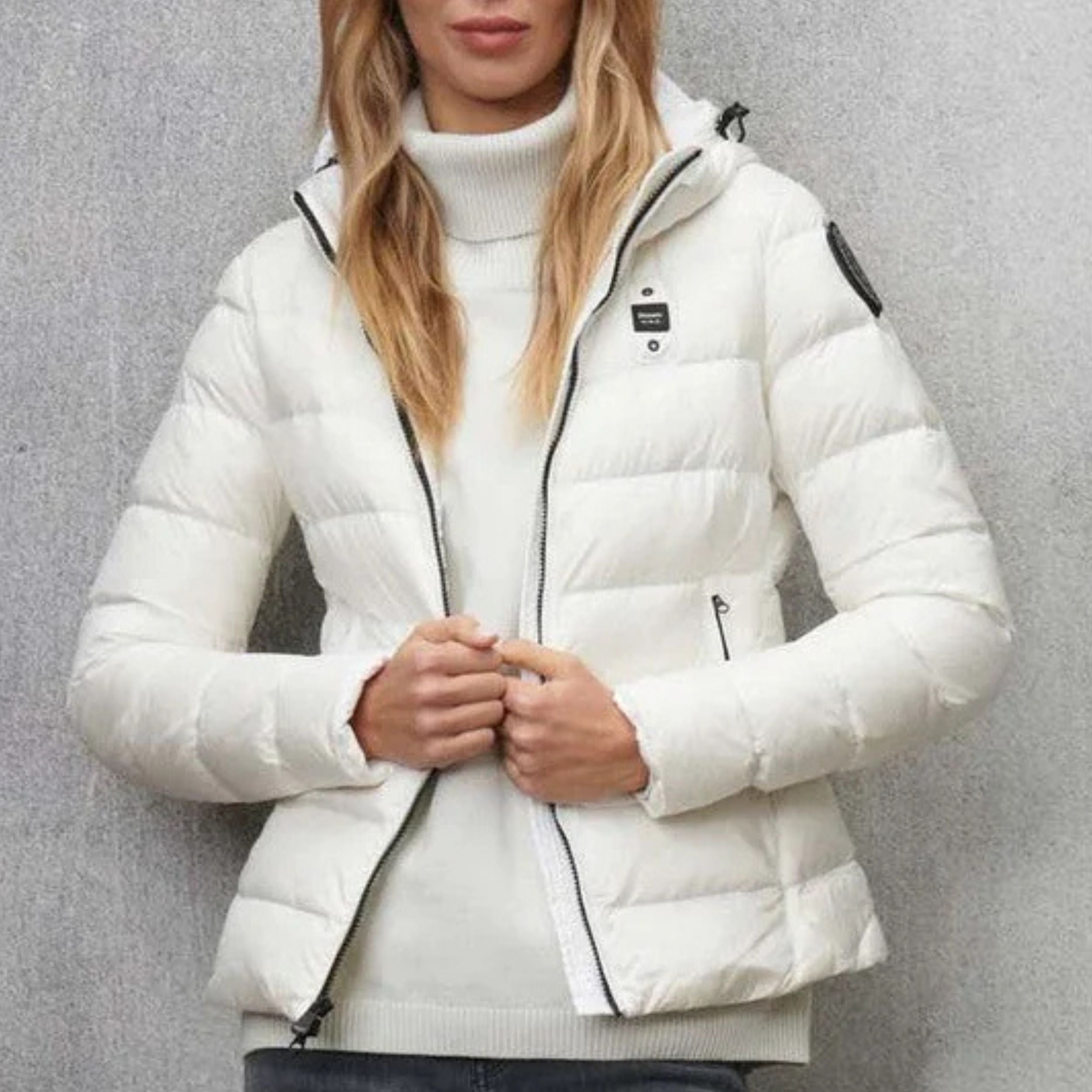 Blauer Piumino Sfiancato Charme Bianco Ottico Donna con Cappuccio Fisso