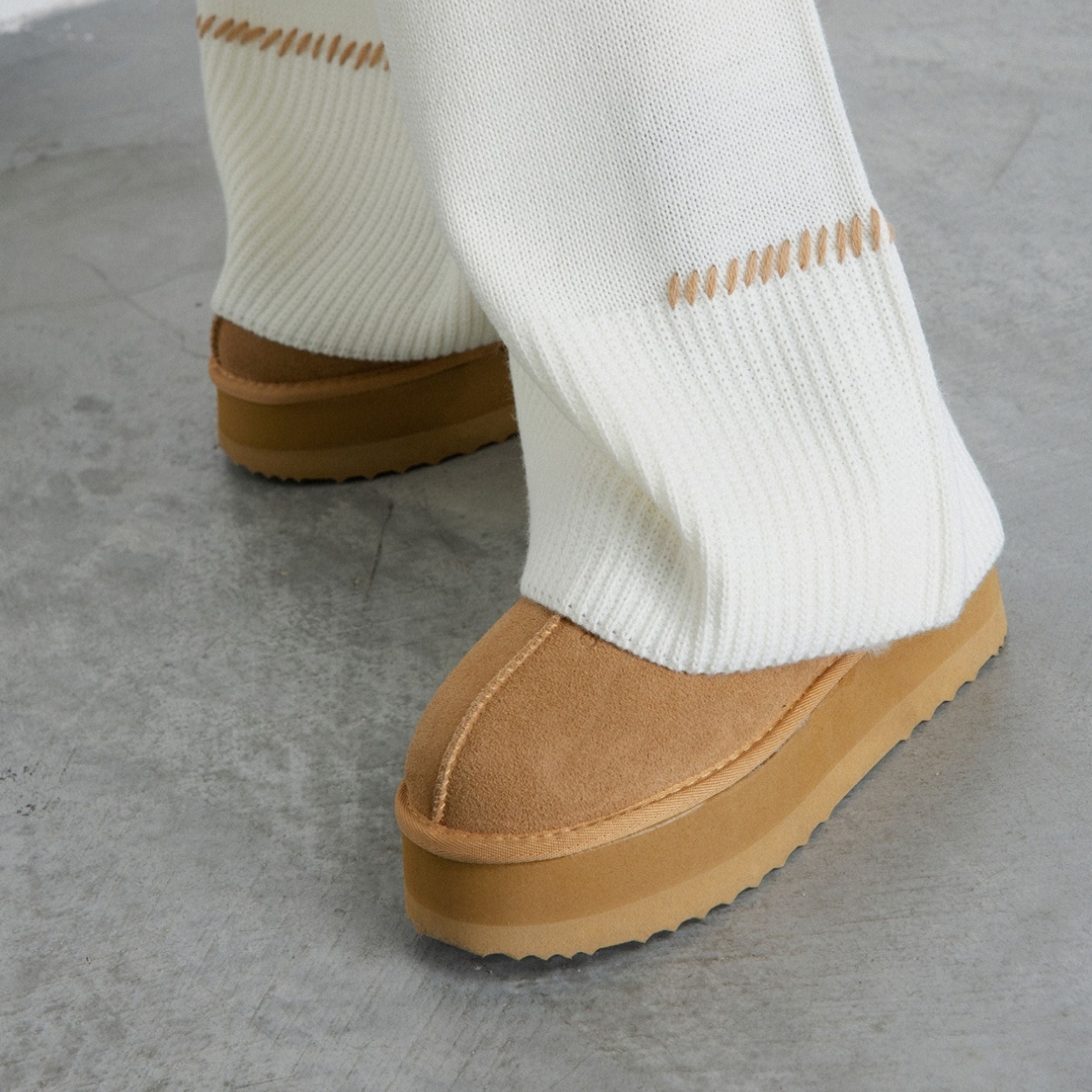 Gaelle Eskimo Boot Sabot Donna in Suede Beige Cammello con Ecofur Interna