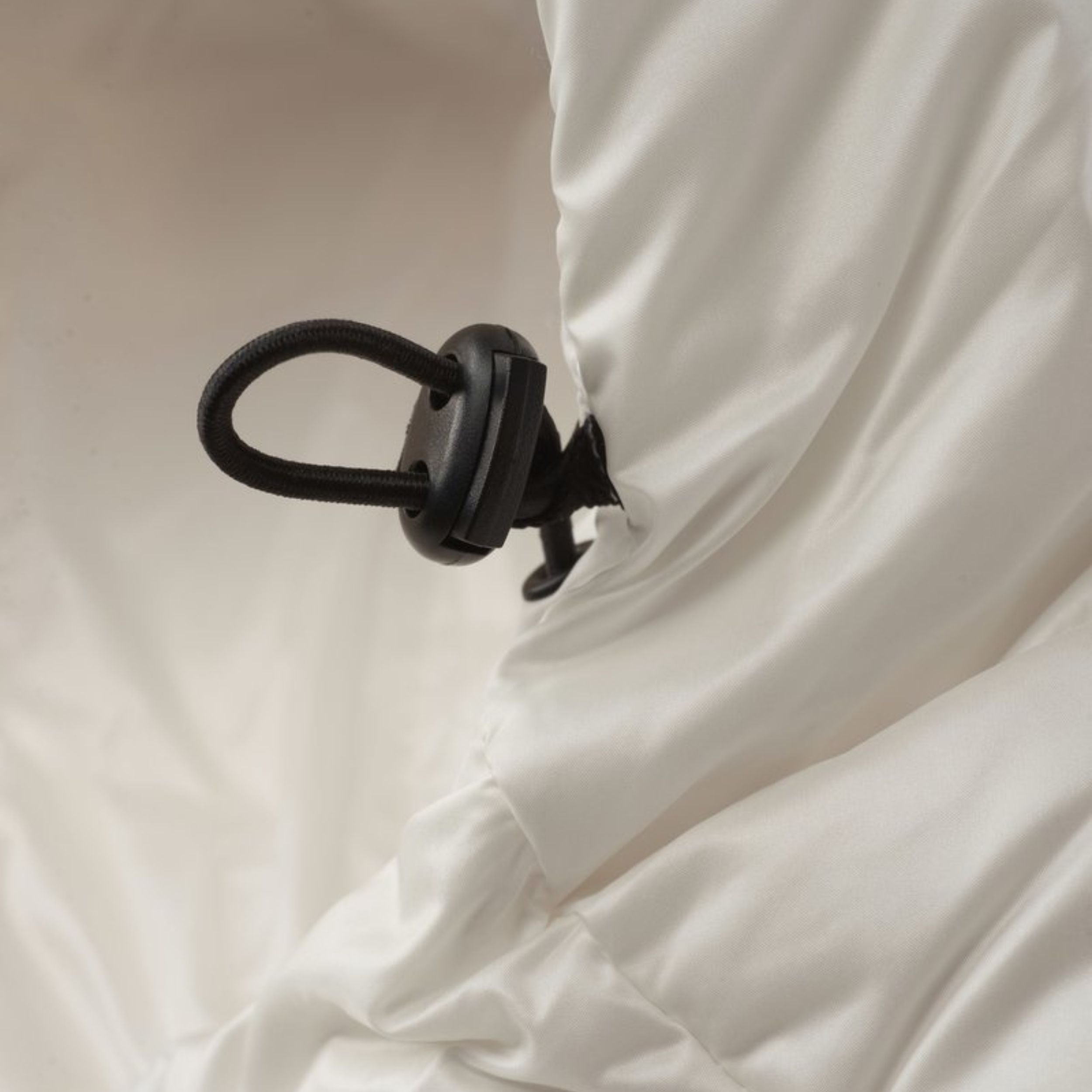 Blauer Piumino Sfiancato Charme Bianco Ottico Donna con Cappuccio Fisso