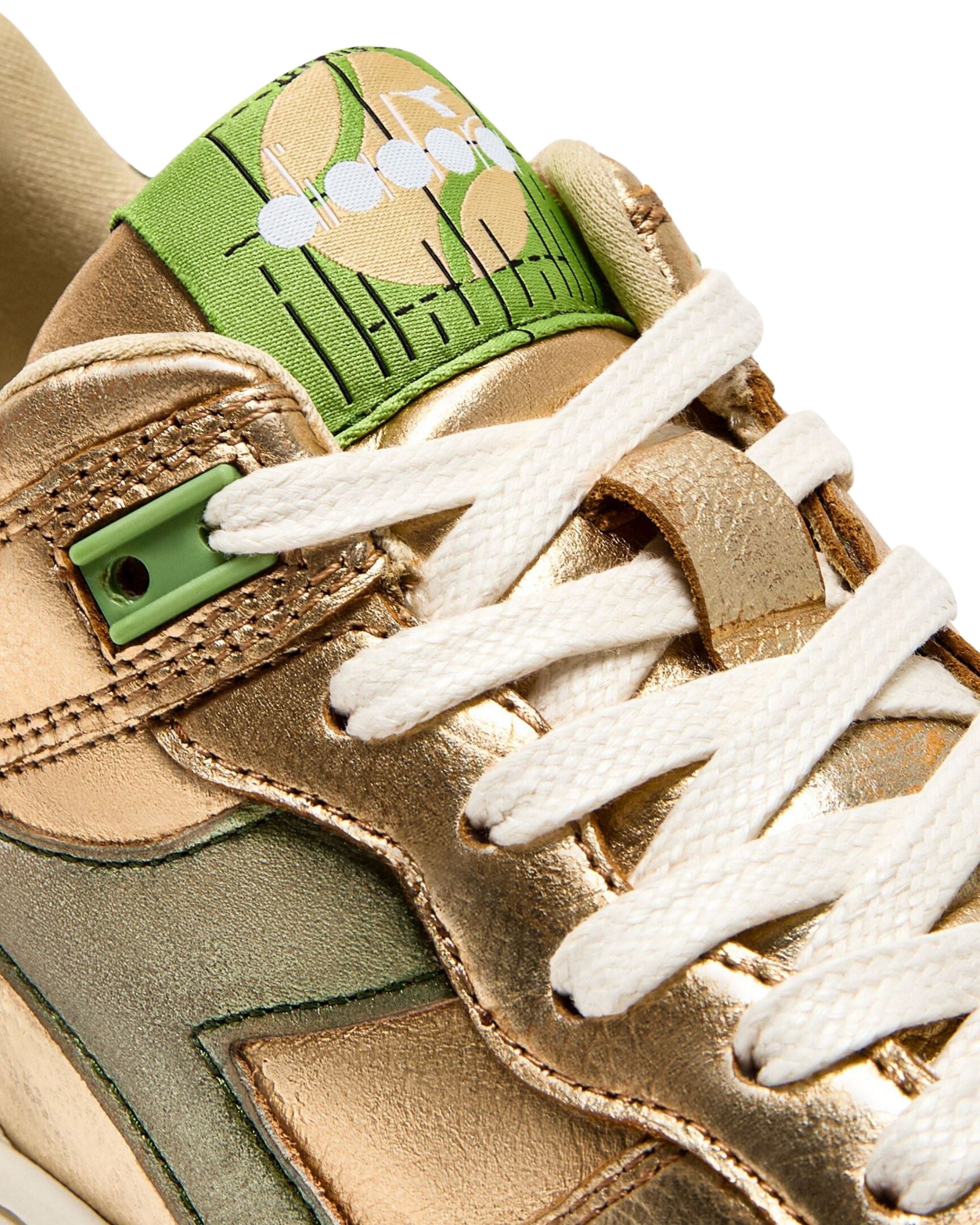 Diadora Heritage Sneaker In Pelle Laminata Oro Donna – Looev