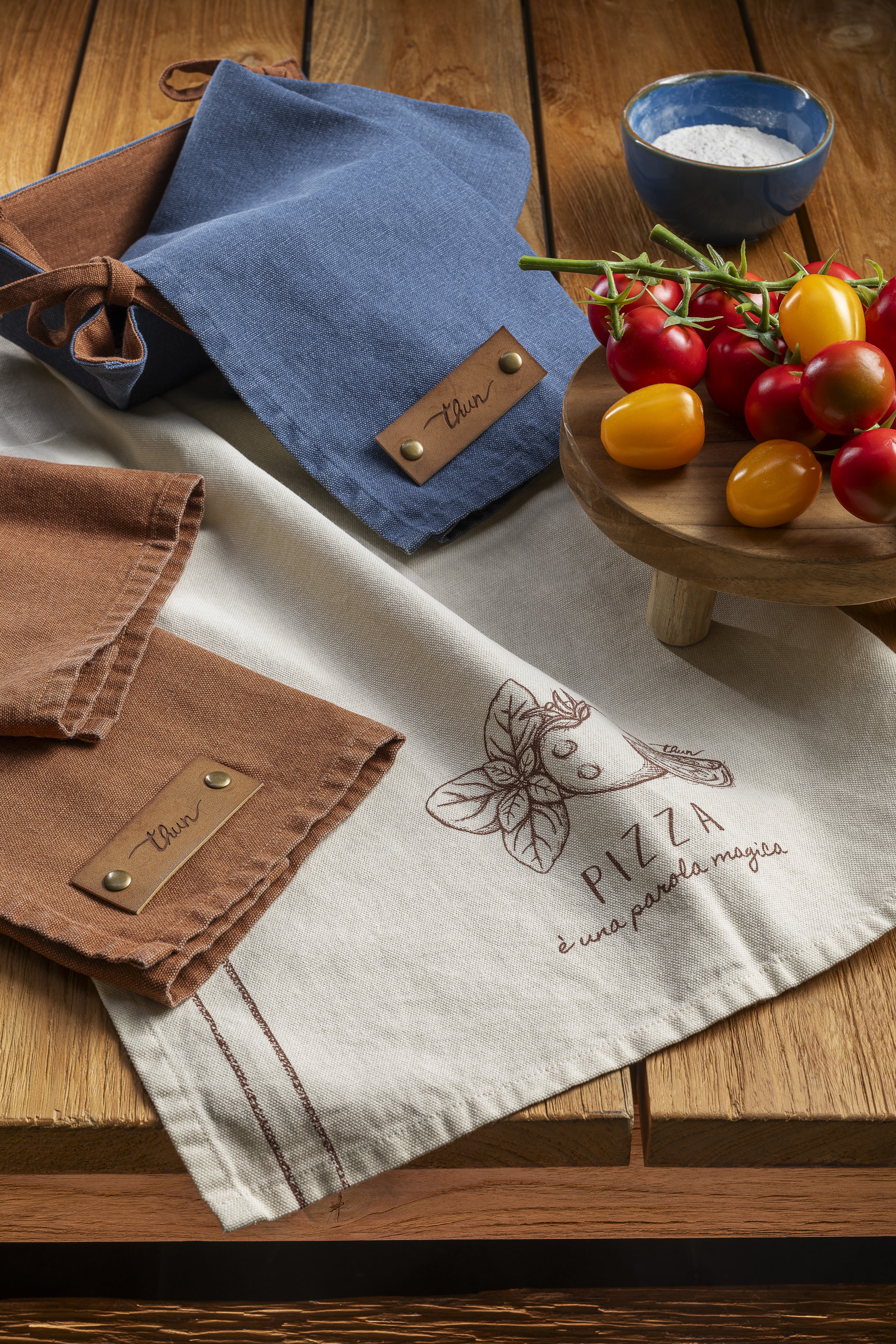 THUN Set 3 Strofinacci 40x60 cm con Cestino Acqua e Farina - b101501