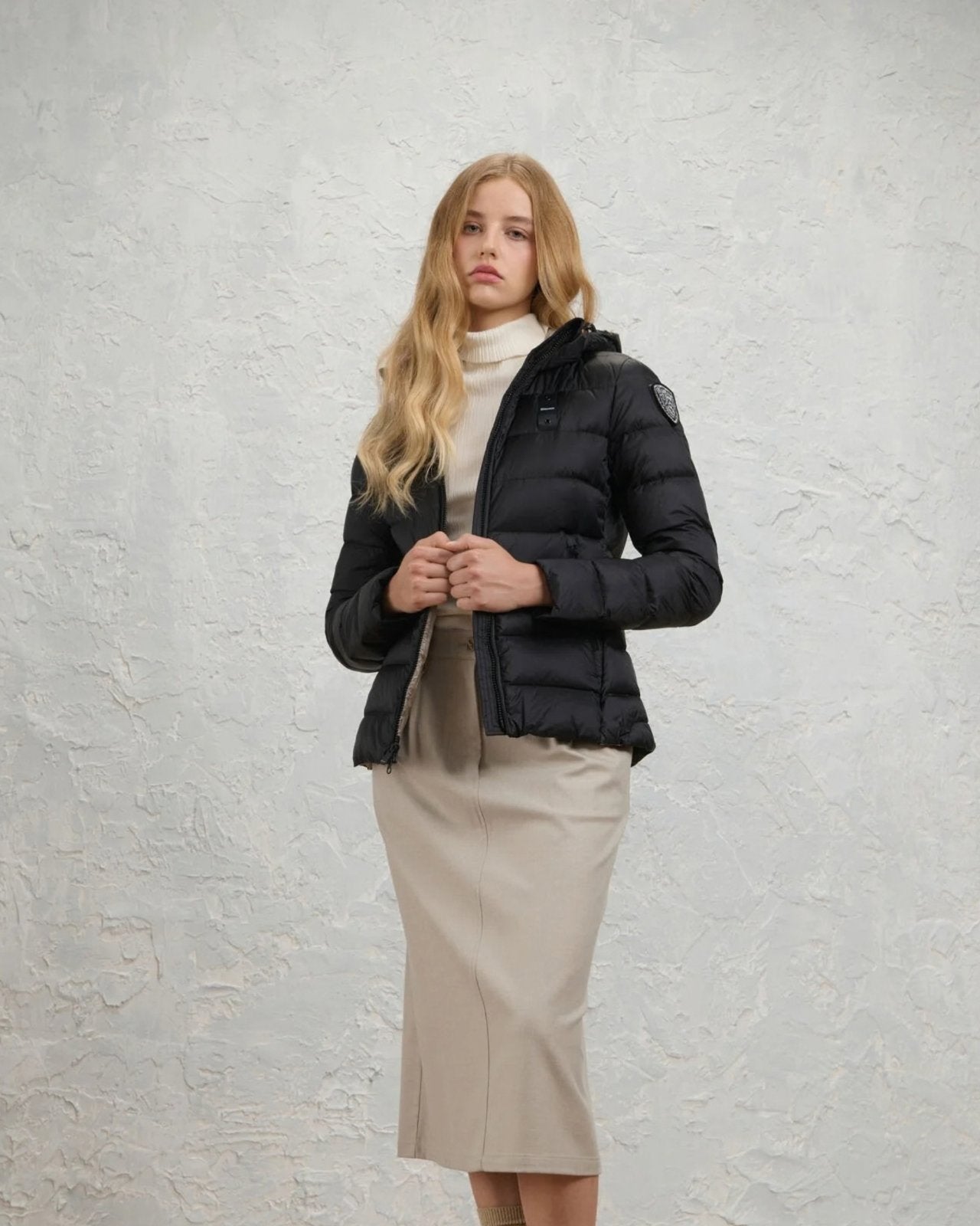 Blauer Piumino Sfiancato Charme Nero Interno Beige Donna con Cappuccio Fisso