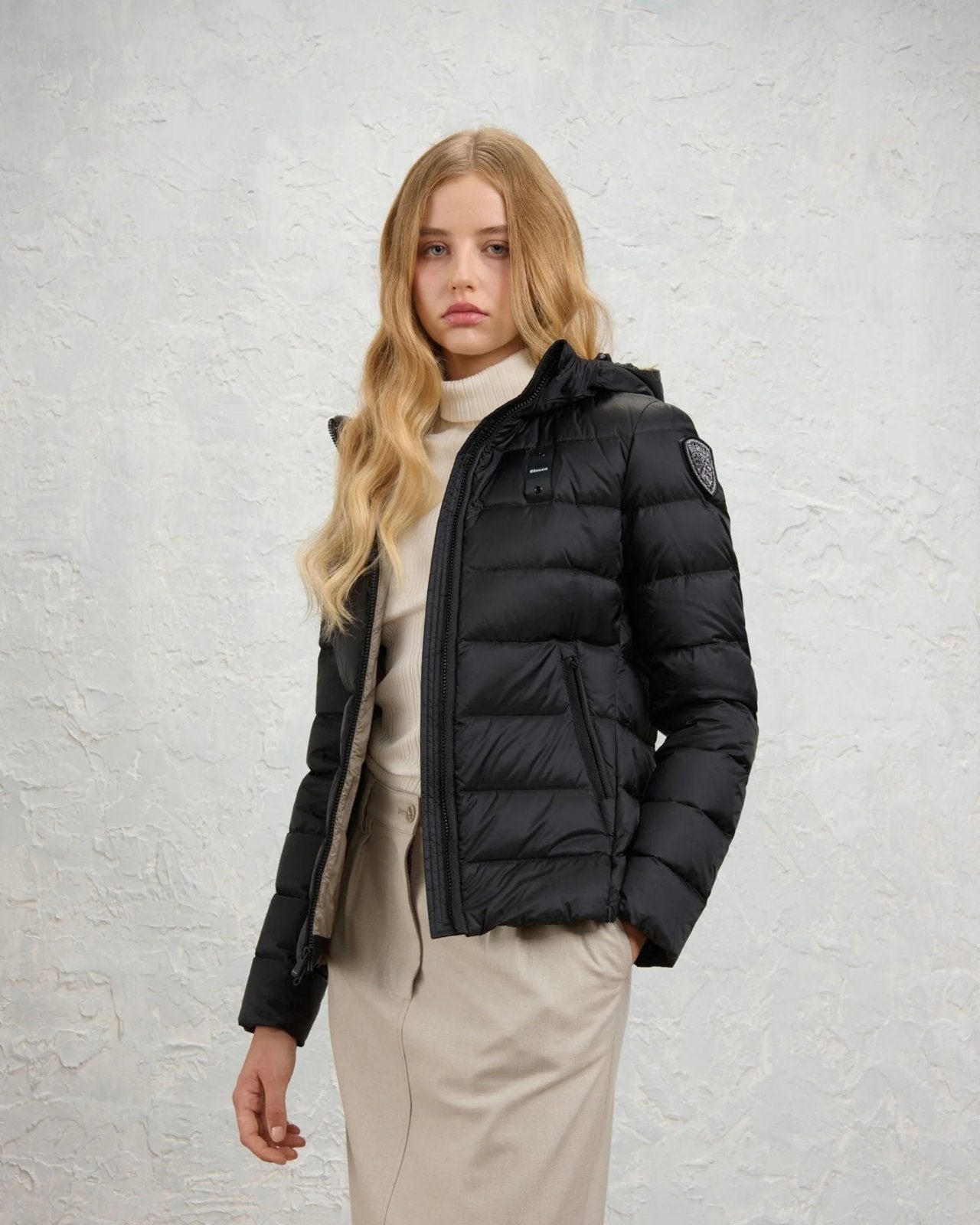 Blauer Piumino Sfiancato Charme Nero Interno Beige Donna con Cappuccio Fisso